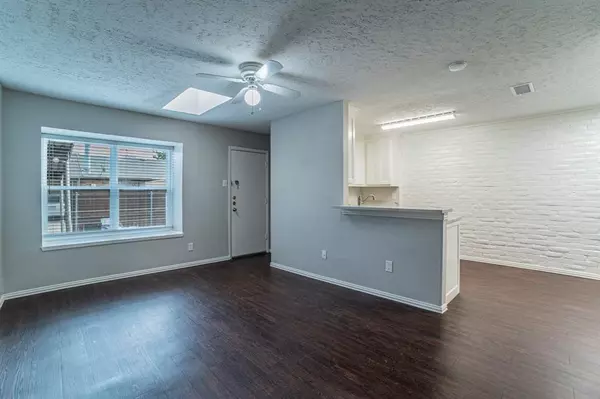 Grand Prairie, TX 75052,5 E Townhouse Lane