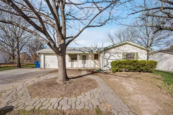 Azle, TX 76020,336 Shoreline Drive