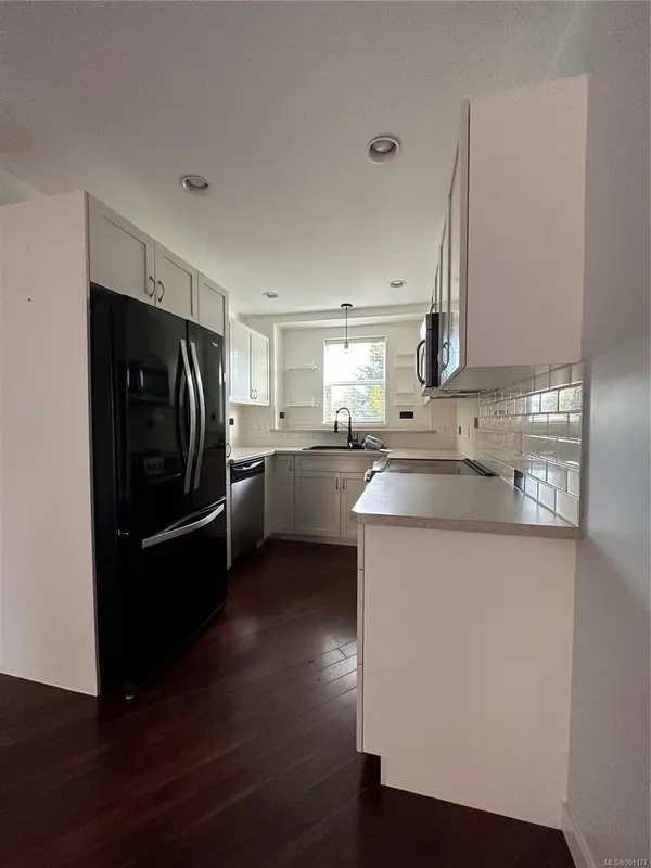 170 Centennial Dr #112, Courtenay, BC V9N 9V7