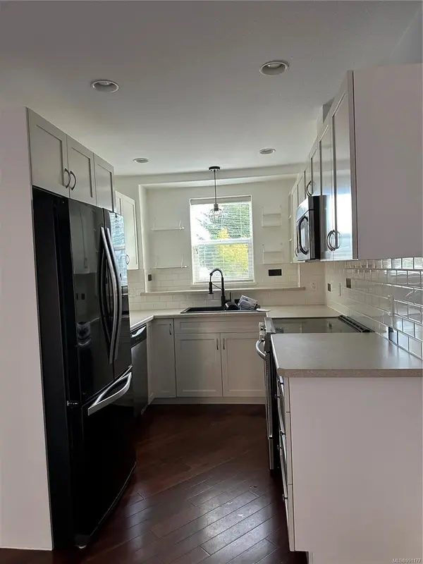 170 Centennial Dr #112, Courtenay, BC V9N 9V7