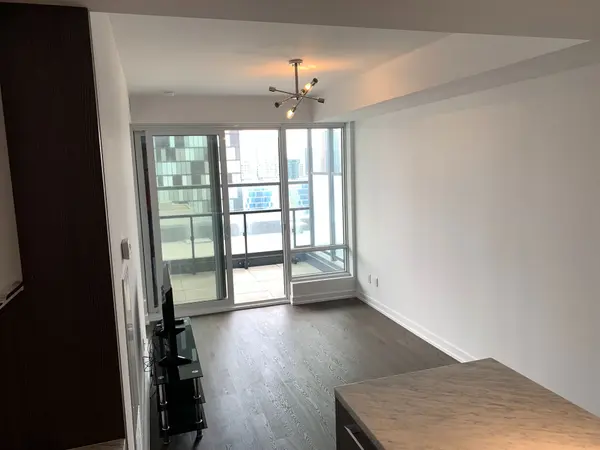 Toronto C01, ON M5G 0C1,488 University AVE NW #2008