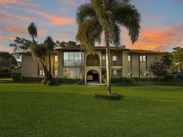 Greenacres, FL 33463,329 Knotty Pine Cir #C2