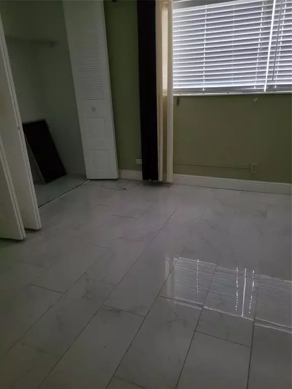 Lauderdale Lakes, FL 33319,4805 NW 35th St #L-416