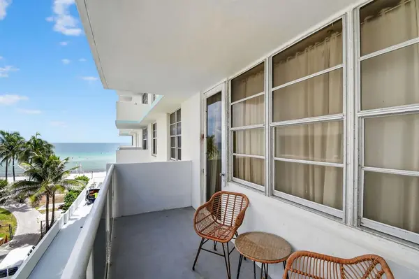 Hollywood, FL 33019,3725 S Ocean Dr #405