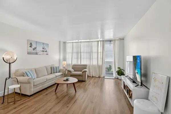 Hollywood, FL 33019,3725 S Ocean Dr #405