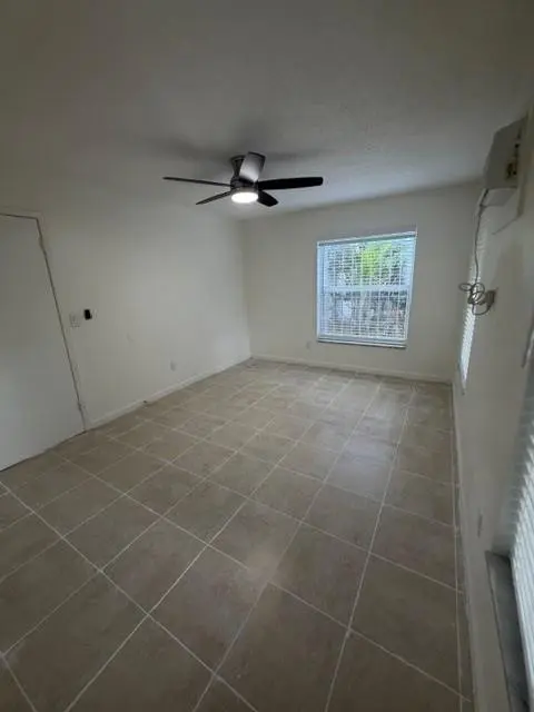 West Palm Beach, FL 33417,4654 Schall Rd #4660