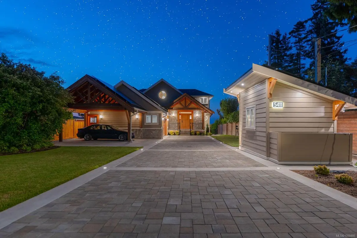 5411 Parker Ave, Saanich, BC V8Y 2N2