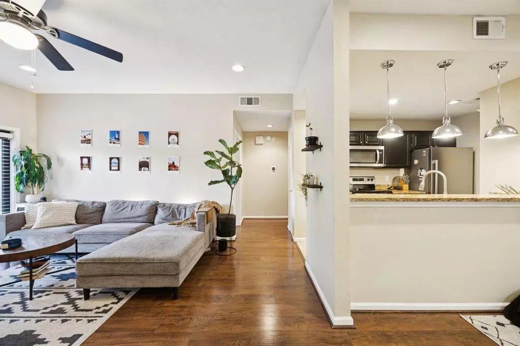 Dallas, TX 75231,8601 Park Lane #726