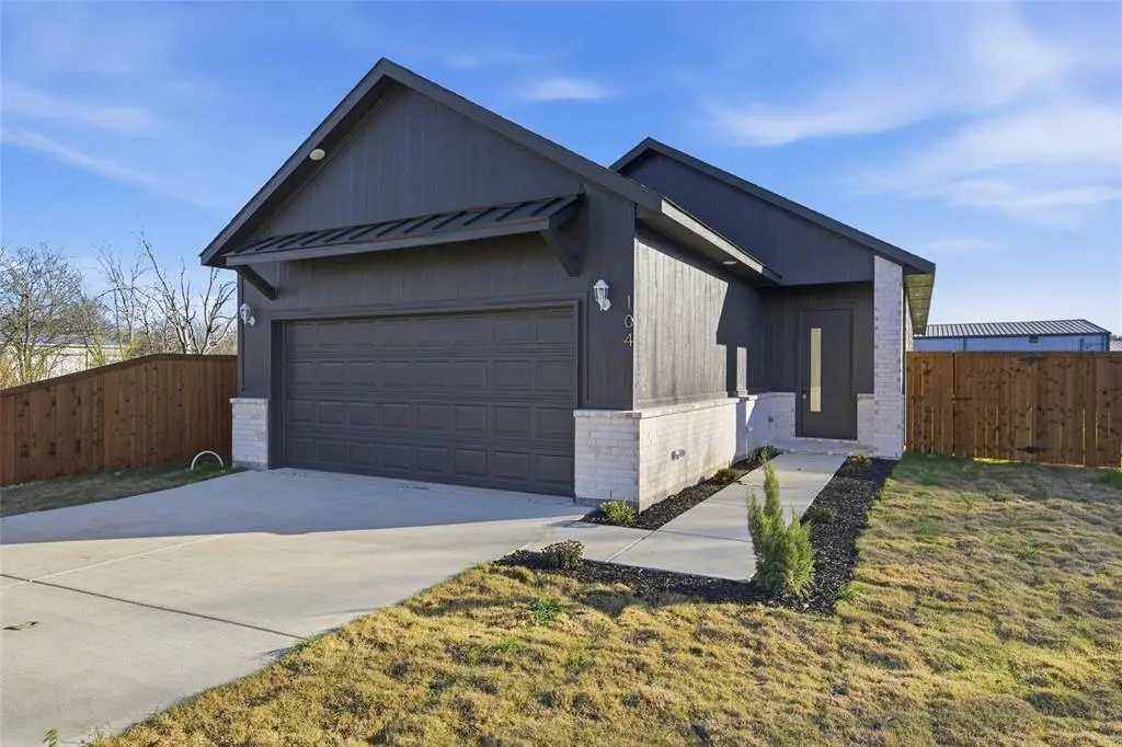 Hillsboro, TX 76645,104 Francis Street