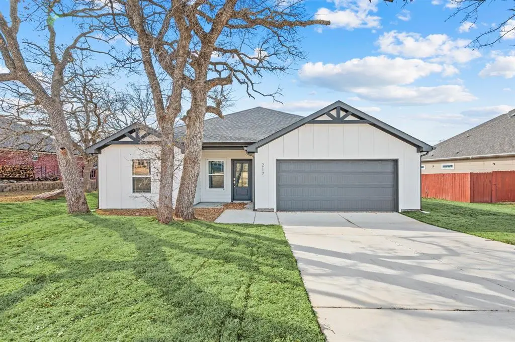 Runaway Bay, TX 76426,217 Shady Oaks Drive