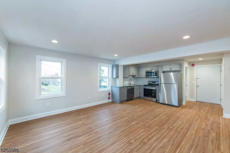 Newton Town, NJ 07860,122 Main St #4