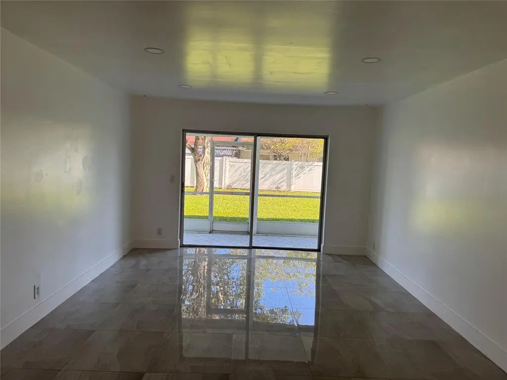 Margate, FL 33063,5515 Lakewood Cir #115