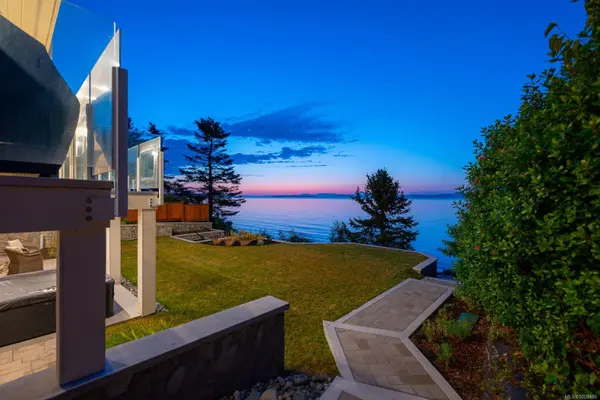 5411 Parker Ave, Saanich, BC V8Y 2N2