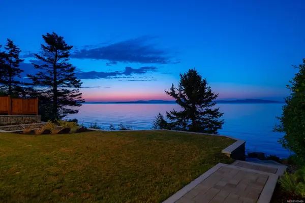 5411 Parker Ave, Saanich, BC V8Y 2N2