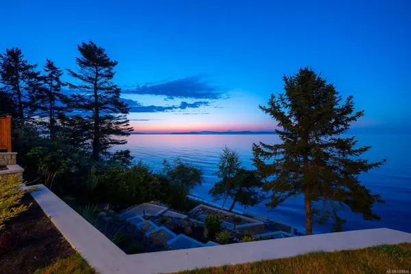 5411 Parker Ave, Saanich, BC V8Y 2N2