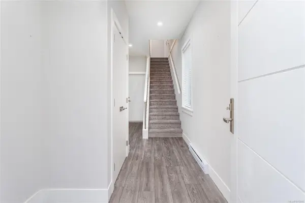 629 Selwyn Close, Langford, BC V9B 6M1