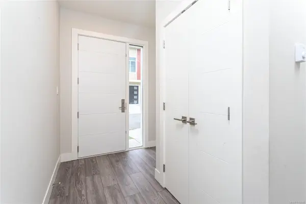 629 Selwyn Close, Langford, BC V9B 6M1