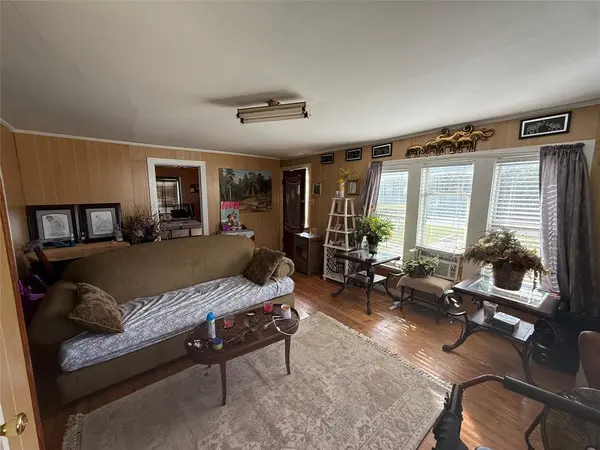 304 W Burnett, Calvert, TX 77837