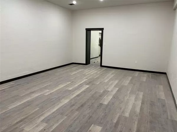 Whitesboro, TX 76273,27790 State Highway 56 #E