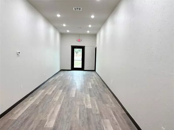 Whitesboro, TX 76273,27790 State Highway 56 #E