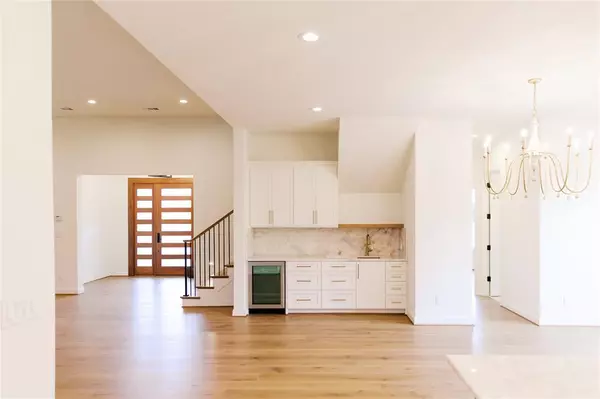 Dallas, TX 75229,10930 Beauty Lane