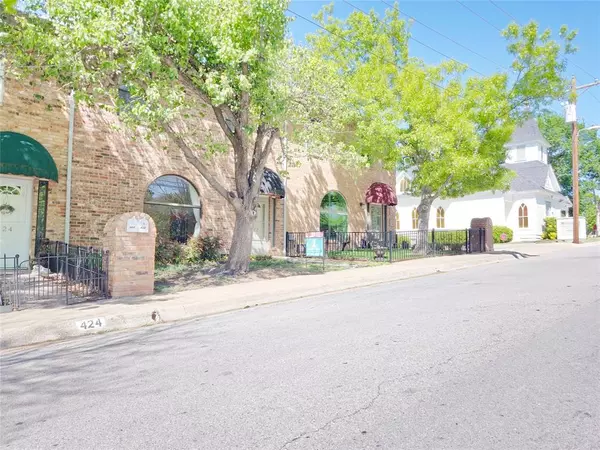 Weatherford, TX 76086,422 W Oak Street