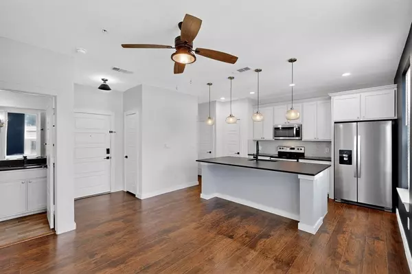 Denton, TX 76201,800 S Welch Street #102