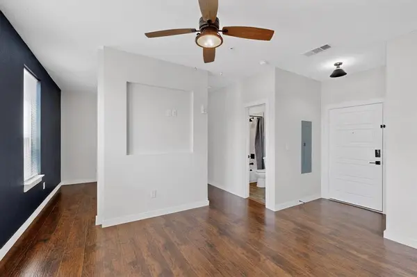 Denton, TX 76201,800 S Welch Street #102