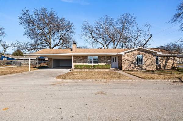 109 E Williams Street, Bowie, TX 76230