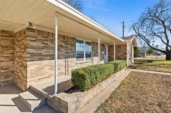 Bowie, TX 76230,109 E Williams Street