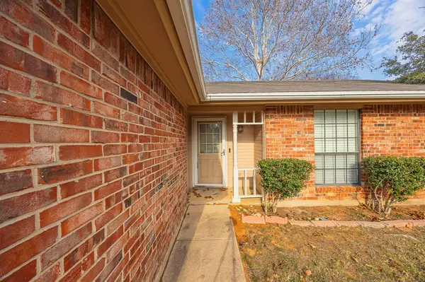 Arlington, TX 76016,2803 Glen Hollow Circle