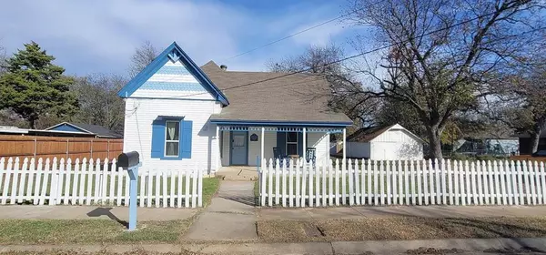 910 Baird Street, Cleburne, TX 76033