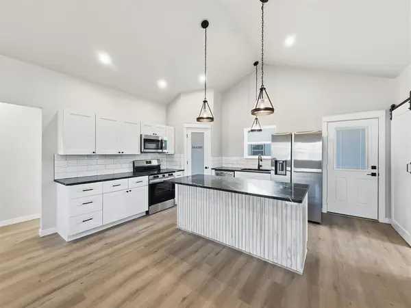 Iredell, TX 76649,310 Eastland