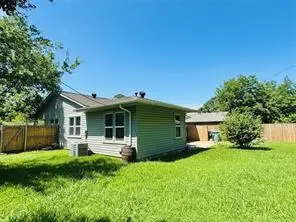 1015 W Sycamore Street, Sherman, TX 75092