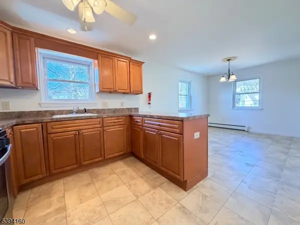 Bloomingdale Boro, NJ 07403,61 Star Lake Rd #2