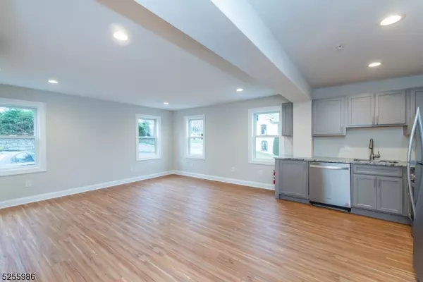 Newton Town, NJ 07860,122 Main St #4