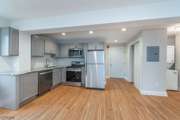 Newton Town, NJ 07860,122 Main St #4