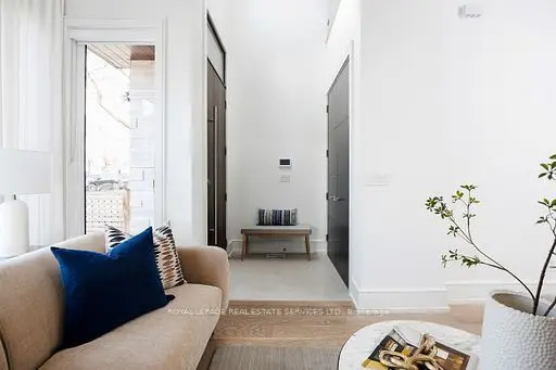 Toronto C01, ON M6J 2G4,121 Markham ST