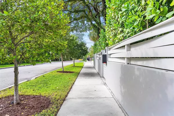 Fort Lauderdale, FL 33301,217 SE 16th AVE