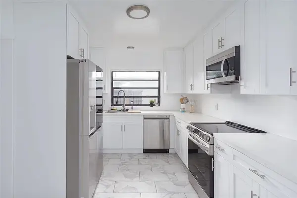 North Miami, FL 33168,425 NW 122nd St