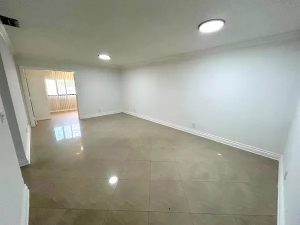 North Lauderdale, FL 33068,7931 Southgate Blvd #E8