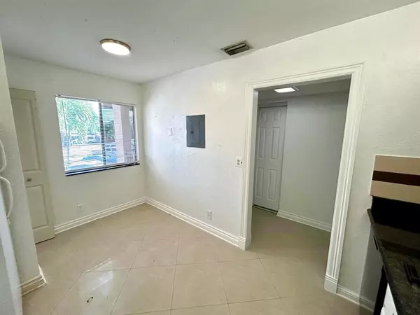 North Lauderdale, FL 33068,7931 Southgate Blvd #E8