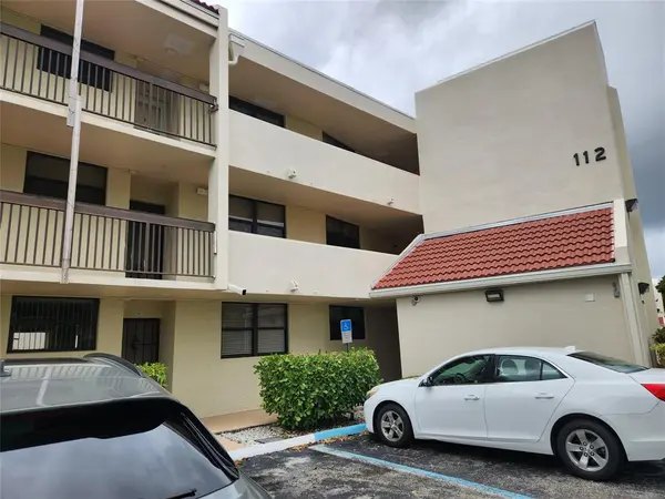 Oakland Park, FL 33309,112 Lake Emerald Dr #208