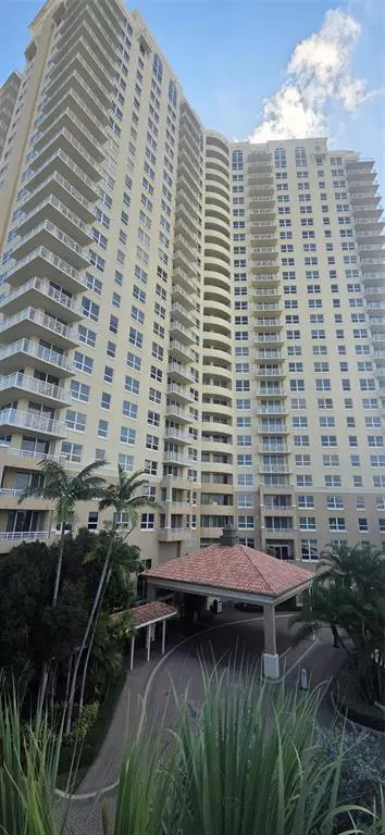 Aventura, FL 33180,19501 W Country Club Dr #2306