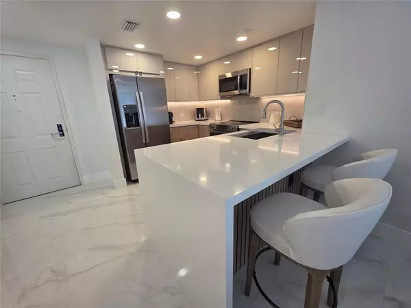 Aventura, FL 33180,19501 W Country Club Dr #2306