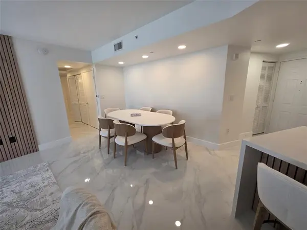 Aventura, FL 33180,19501 W Country Club Dr #2306