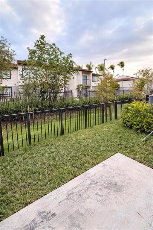 Pembroke Park, FL 33023,5010 SW 37th St #5010