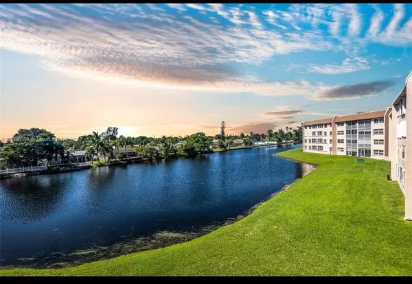 Sunrise, FL 33322,10442 Sunrise Lakes Blvd #312