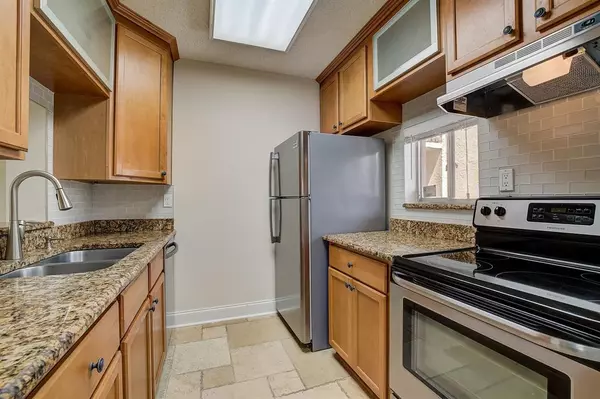 Lauderhill, FL 33351,7940 NW 50th St #203