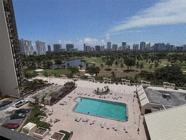 Aventura, FL 33180,20301 W Country Club Dr #1127